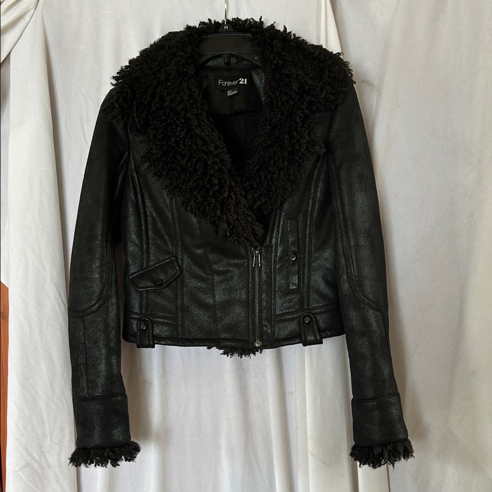 Forever 21 Black Faux suede crop Jacket with Faux Fur side zip size s/p. CJ